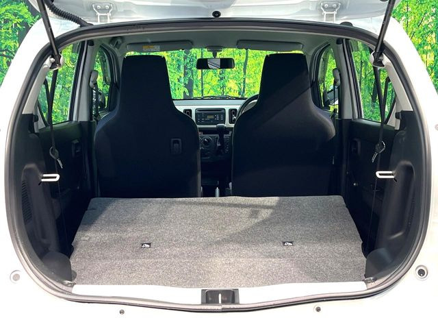 ���i�̂���������ʋ΁A���}���ɏ\���ȉ׎��X�y�[�X���m�ۂ��Ă���܂��B�Z�J���h�V�[�g��|���ƁA�傫�ȉו��̐ύڂ��\�ł���