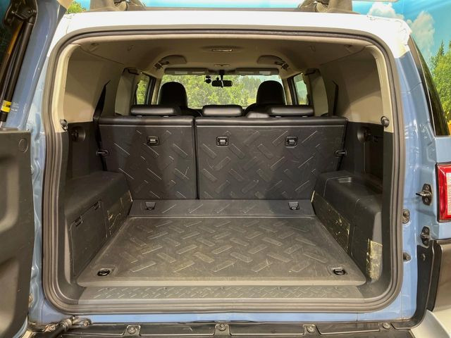 ���i�̂���������ʋ΁A���}���ɏ\���ȉ׎��X�y�[�X���m�ۂ��Ă���܂��B�Z�J���h�V�[�g��|���ƁA�傫�ȉו��̐ύڂ��\�ł���