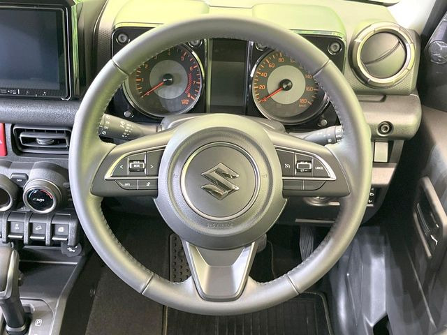 【ステアリングスイッチ】運転中、前方から目線をそらすことなく、オーディオ等の操作が可能な便利機能!安心&快適なドライブを演出してくれます♪