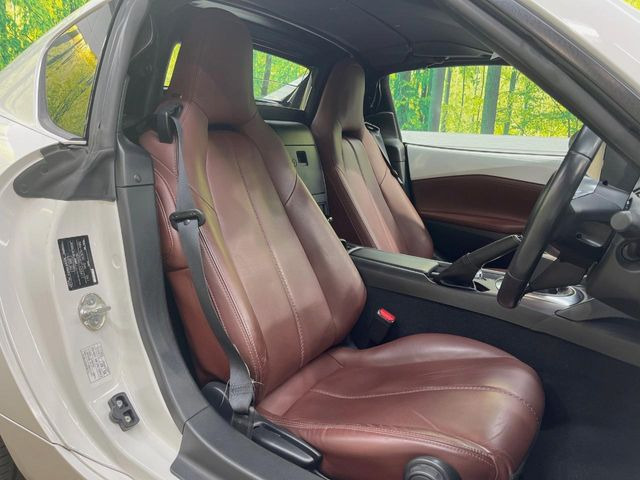 【ブラウンレザーシート】デザイン性が高く、高級感のある茶革シート。常に体に触れる部分だから、座り心地の良さにはこだわりたいですね♪汚れの付着や劣化を抑制する内装コーティング施工もおススメですよ♪