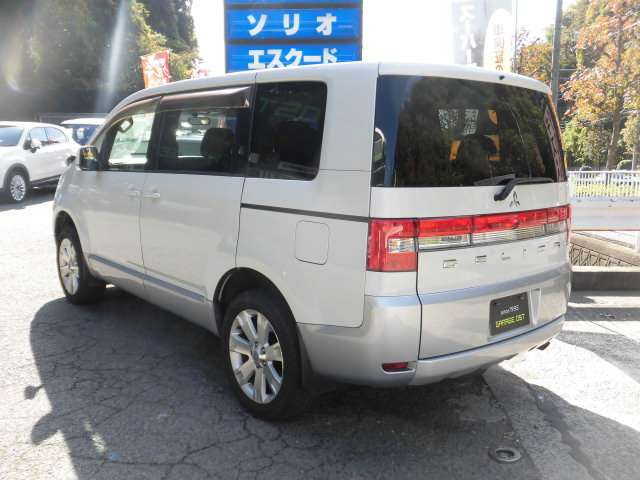 ������̃f���JD5�͍��t�����g�Ɍy���ȏC���Ղ��������܂��̂ŁA�C����L��ƂȂ��Ă���܂��B������񑖍s��G�A�o�b�O���ɂ͖�肠��܂���B�����X���ɏڂ����C���ӏ������������܂��̂ł��⍇���������B