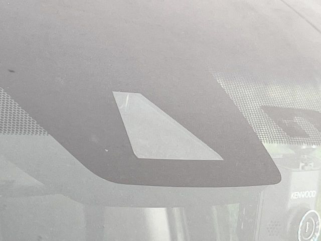 【トヨタセーフティセンス】走行中に前方の車両等を認識し、衝突しそうな時は警報とブレーキで衝突回避と被害軽減をアシスト。より安全にドライブをお楽しみいただけます。