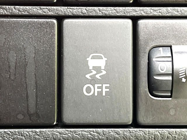 �y������h�~���u�z�ԗ��̉���������m����ƁA�����I�Ɏԗ��̐i�s������ۂ悤�Ɏԗ��𐧌䂵�܂��B�J�̓��ȂǊ���₷���H�ʏ󋵂ł����S�ȉ^�]���\�ł��B