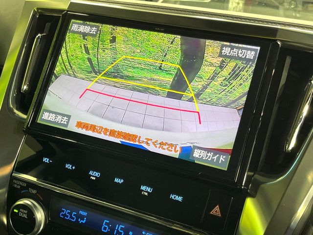 【バックカメラ】駐車時に後方がリアルタイム映像で確認できます。大型商業施設や立体駐車場での駐車時や、夜間のバック時に大活躍!運転スキルに関わらず、今や必須となった装備のひとつです!