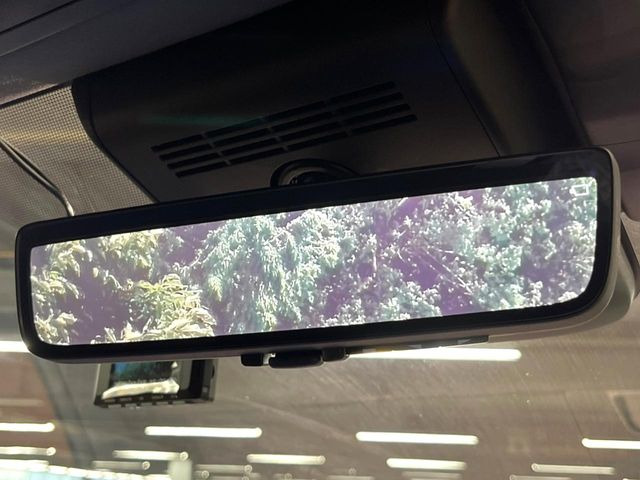 【デジタルインナーミラー】後席の大きな荷物や同乗者で後方が確認しづらい時でも安心!カメラが撮影した車両後方の映像をルームミラー内に表示。クリアな視界で状況の確認が可能です!