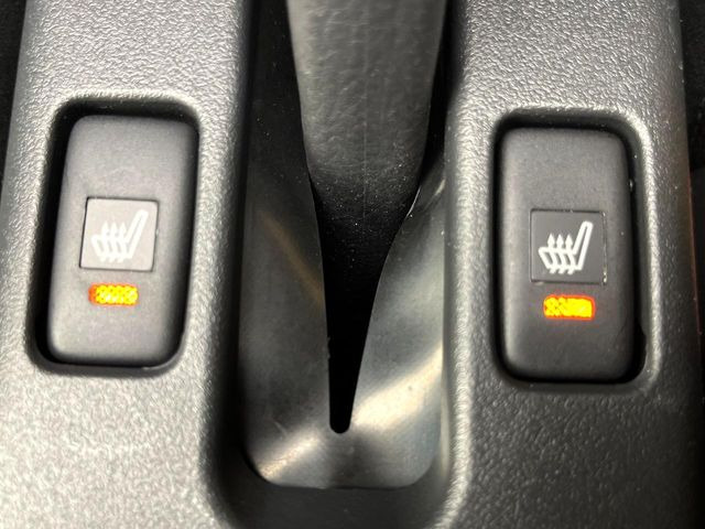 【シートヒーター】寒い日に重宝するシートヒーター!エアコンより早く温まってくれるので寒がりの人も安心ですね♪エアコンの温風は乾燥するから苦手、という方にもをおすすめです。