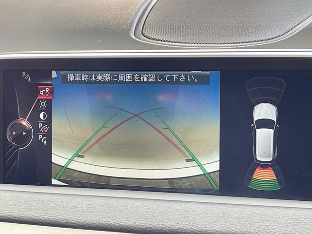 ●パノラミックビューモニター:専用のカメラにより、上から見下ろしたような視点で360度クルマの周囲を確認することができます☆死角部分も確認しやすく、狭い場所での切り返しや駐車もスムーズに行えます。