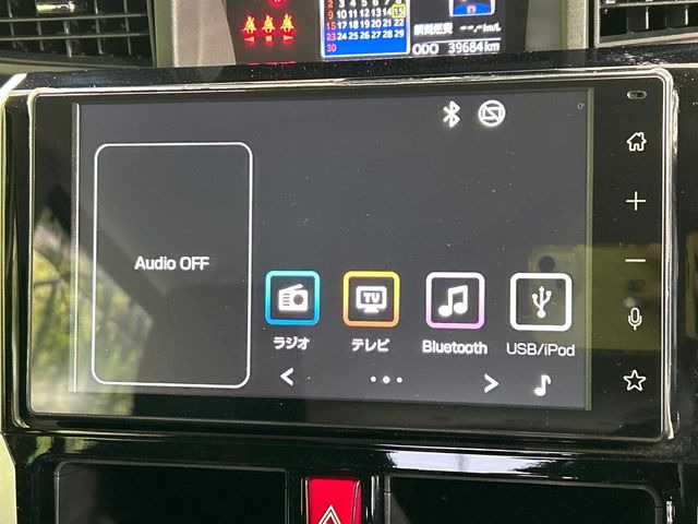 �y9�C���` �f�B�X�v���C�I�[�f�B�I�z���ʂ̃f�B�X�v���C��AppleCarPlay��AndroidAuto�����p�\�B�傫�ȉ�ʂŃX�}�z�i�r�A�v���������p���������܂���