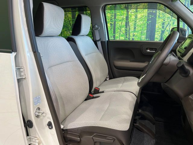 運転席シート廻りは使用感も少なく、良好な状態となっています。丁寧に使われていたことがよくわかりますね。