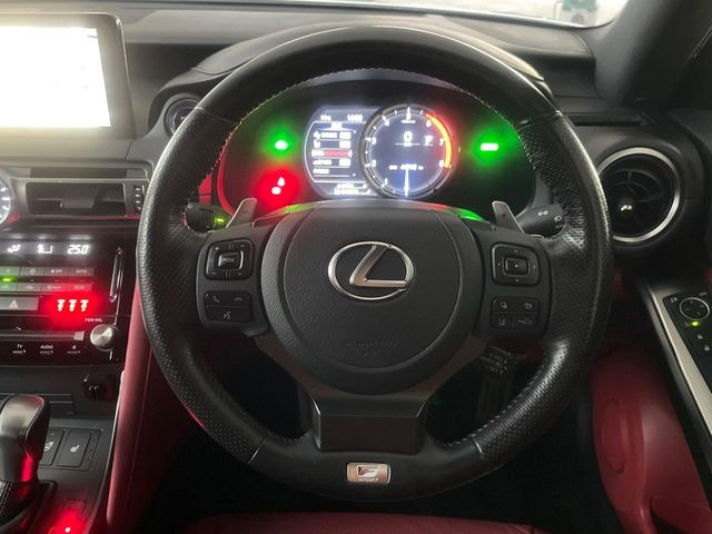 �y�����v�����X�e�A�����O�z�㎿�Ȋv���g�p���邱�ƂŁA��ɂ����������݂ƂĂ��^�]���₷���n���h���ł���