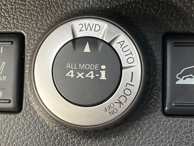 �y�I�[�����[�h4&times;4�z2WD/4WD���[�h����y�ɐ؂�ւ��\�B�R��d����2WD�A�X�^�b�N���ɖ𗧂�LOCK�AAUTO���[�h�ł�4WD�̔z���������Œ������A�H�ʏ󋵂��킸���肵��������T�|�[�g�B