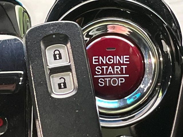 �yHonda�X�}�[�g�L�[�z�J�o����|�P�b�g�ɓ��ꂽ�܂܂ł��h�A�̎{���E�������\�ȃX�}�[�g�L�[�𑕔��B�G���W���̃I���E�I�t�����J�M�����o���K�v����������Ƃ��Ă��֗��ł���