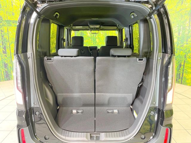 普段のお買い物や通勤、送迎等に十分な荷室スペースを確保しております。セカンドシートを倒すと、大きな荷物の積載も可能です♪