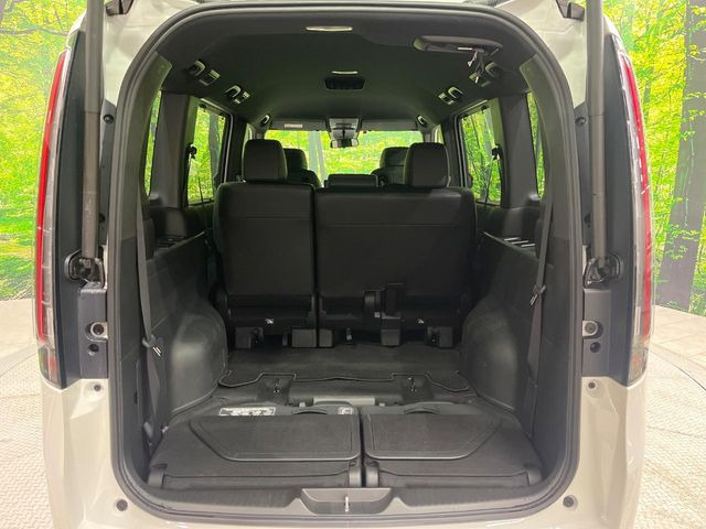 ���i�̂���������ʋ΁A���}���ɏ\���ȉ׎��X�y�[�X���m�ۂ��Ă���܂��B�Z�J���h�V�[�g��|���ƁA�傫�ȉו��̐ύڂ��\�ł���