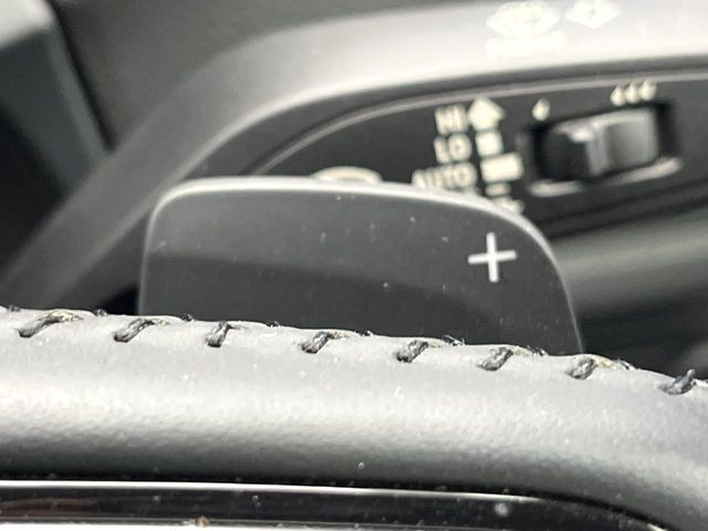 ●ステアリングパドルシフト:クイックなシフト操作が可能!レスポンスが高く、あなたのギア変速にしっかりとついてきてくれます!お車と一体となれる装備です。