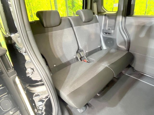 高品質なオリジナルフロアマットもオプションにてご用意しております。お好きなデザインやカラーをお車に合わせて選んでいただくことができます♪