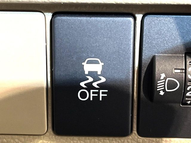 �y������h�~���u�z�ԗ��̉���������m����ƁA�����I�Ɏԗ��̐i�s������ۂ悤�Ɏԗ��𐧌䂵�܂��B�J�̓��ȂǊ���₷���H�ʏ󋵂ł����S�ȉ^�]���\�ł��B