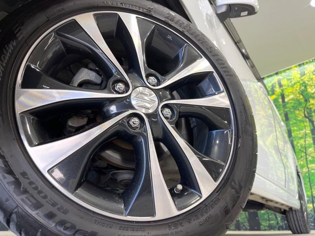 �y����15�C���`�A���~�z�C�[���z�O�ςɃ}�b�`���������A���~�z�C�[���𑕒����Ă���܂��B�e��ЊO�A���~�z�C�[����A�X�^�b�h���X�^�C�����戵�����Ă���܂��B���񂲑��k����������