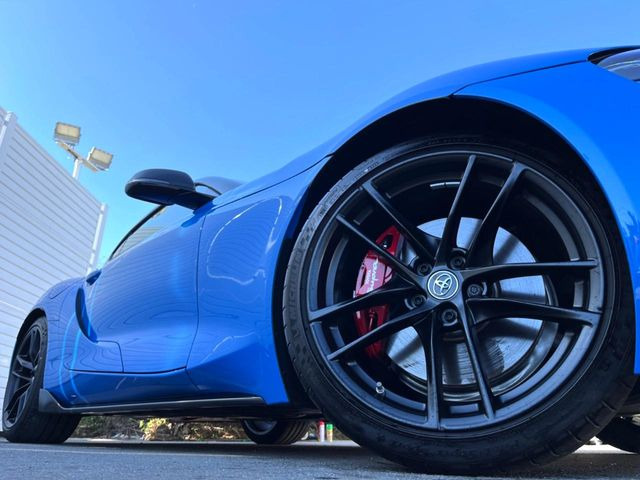 �y����19�C���`�A���~�z�C�[���z�O�ςɃ}�b�`���������A���~�z�C�[���𑕒����Ă���܂��B�e��ЊO�A���~�z�C�[����A�X�^�b�h���X�^�C�����戵�����Ă���܂��B���񂲑��k����������