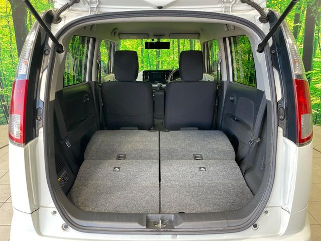 ���i�̂���������ʋ΁A���}���ɏ\���ȉ׎��X�y�[�X���m�ۂ��Ă���܂��B�Z�J���h�V�[�g��|���ƁA�傫�ȉו��̐ύڂ��\�ł���