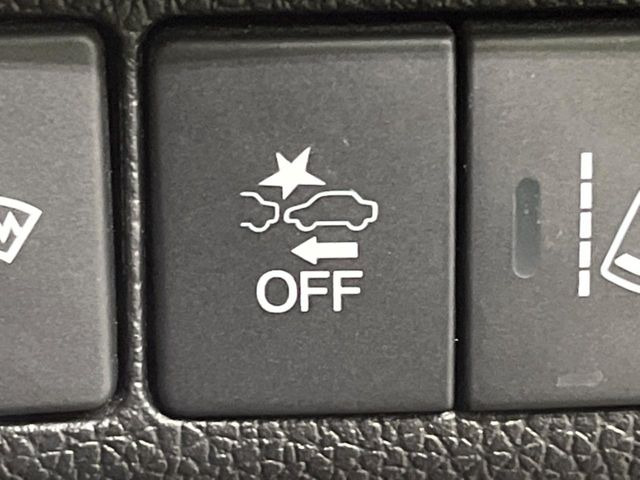 �y�z���_�Z���V���O�z���s���ɑO���̎ԗ�����F�����A�Փ˂������Ȏ��͌x��ƃu���[�L�ŏՓˉ���Ɣ�Q�y�����A�V�X�g�B�����S�Ƀh���C�u�����y���݂��������܂��B