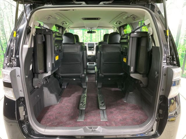 ���i�̂���������ʋ΁A���}���ɏ\���ȉ׎��X�y�[�X���m�ۂ��Ă���܂��B�Z�J���h�V�[�g��|���ƁA�傫�ȉו��̐ύڂ��\�ł���