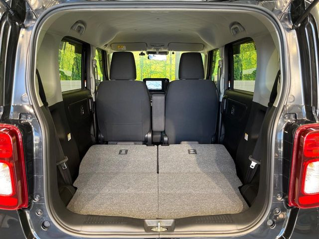 ���i�̂���������ʋ΁A���}���ɏ\���ȉ׎��X�y�[�X���m�ۂ��Ă���܂��B�Z�J���h�V�[�g��|���ƁA�傫�ȉו��̐ύڂ��\�ł���