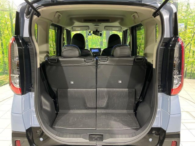 ���i�̂���������ʋ΁A���}���ɏ\���ȉ׎��X�y�[�X���m�ۂ��Ă���܂��B�Z�J���h�V�[�g��|���ƁA�傫�ȉו��̐ύڂ��\�ł���