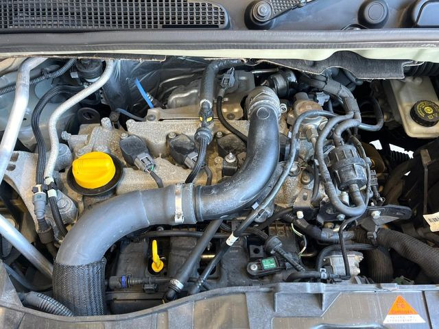 ●当店では、各メーカーの専用診断テスターを導入。国家資格を持つテクニカルスタッフも常駐しておりますので、万が一の際にも安心してご利用いただけます。