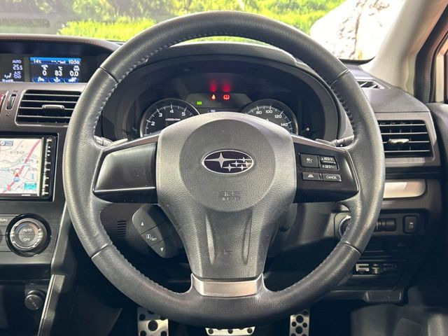 �y�����v�����X�e�A�����O�z�㎿�Ȋv���g�p���邱�ƂŁA��ɂ����������݂ƂĂ��^�]���₷���n���h���ł���