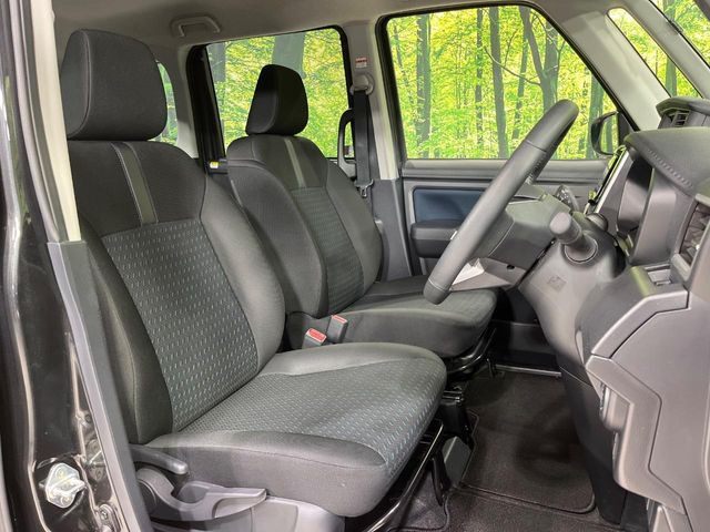 運転席シート廻りは使用感も少なく、良好な状態となっています。丁寧に使われていたことがよくわかりますね。