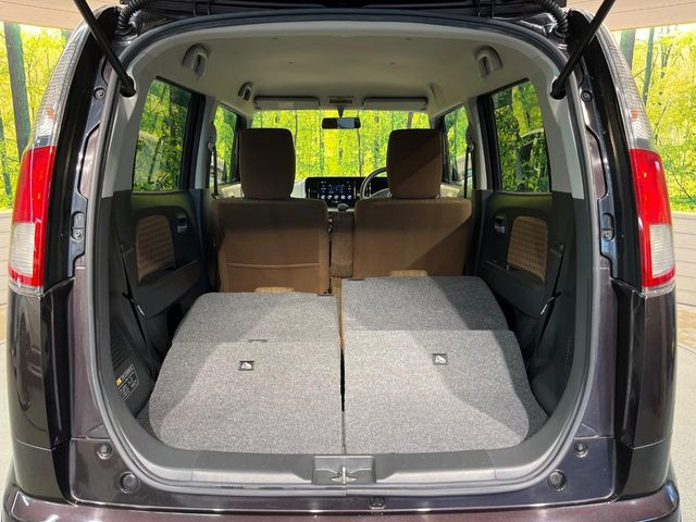 ���i�̂���������ʋ΁A���}���ɏ\���ȉ׎��X�y�[�X���m�ۂ��Ă���܂��B�Z�J���h�V�[�g��|���ƁA�傫�ȉו��̐ύڂ��\�ł���