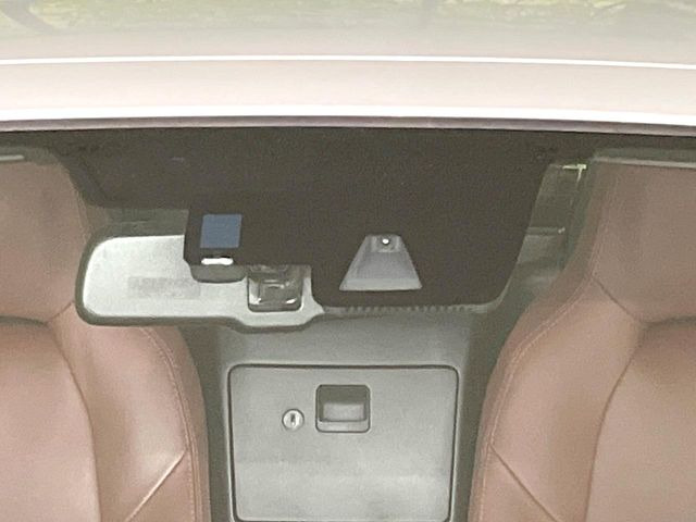 【i-ACTIVESENSE】走行中に前方の車両等を認識し、衝突しそうな時は警報とブレーキで衝突回避と被害軽減をアシスト。より安全にドライブをお楽しみいただけます。
