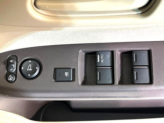 �y�d���i�[�~���[�z�T�C�h�~���[�͓d���i�[���ƂȂ��Ă���A�������ԏ�ł��L�Y�������X�N��}�����܂��B