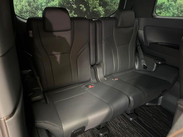 3列目シートはもちろん状態良好☆大人でもゆったりと座って頂けますので、大人数でのお出かけもラクラクです♪ご家族で、気の知れた仲間で、ドライブに行くのが楽しみですね♪