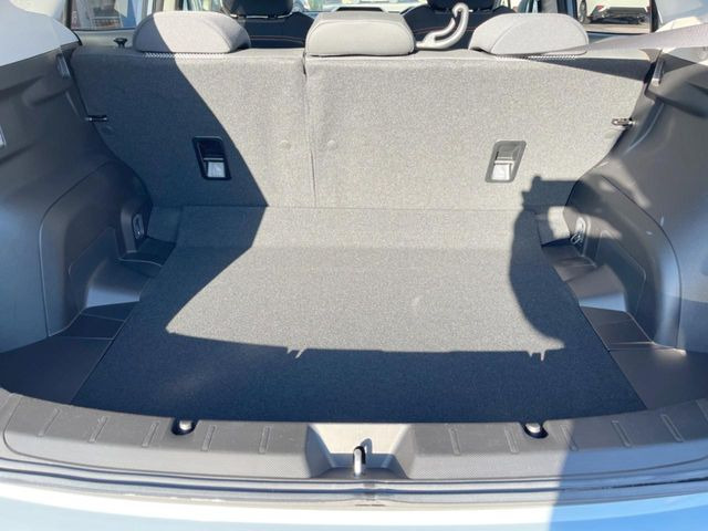 ���i�̂���������ʋ΁A���}���ɏ\���ȉ׎��X�y�[�X���m�ۂ��Ă���܂��B�Z�J���h�V�[�g��|���ƁA�傫�ȉו��̐ύڂ��\�ł���