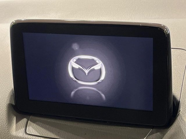 【純正ナビ】人気の純正ナビを装備しております。ナビの使いやすさはもちろん、オーディオ機能も充実!キャンプや旅行はもちろん、通勤や買い物など普段のドライブも楽しくなるはず♪