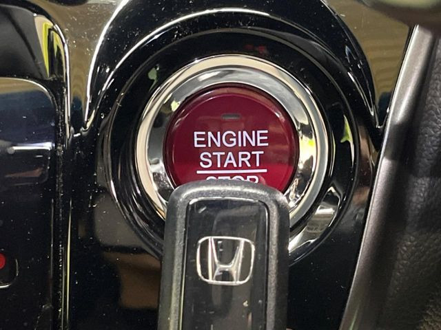 �yHonda�X�}�[�g�L�[�z�J�o����|�P�b�g�ɓ��ꂽ�܂܂ł��h�A�̎{���E�������\�ȃX�}�[�g�L�[�𑕔��B�G���W���̃I���E�I�t�����J�M�����o���K�v����������Ƃ��Ă��֗��ł���