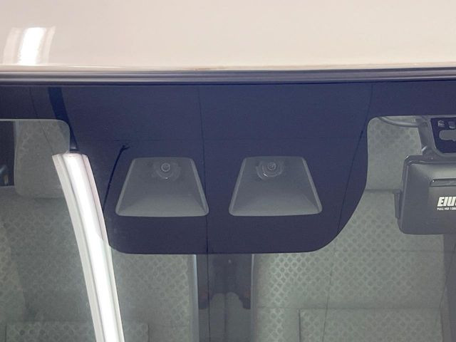 �y�X�}�[�g�A�V�X�g�z���s���ɑO���̎ԗ�����F�����A�Փ˂������Ȏ��͌x��ƃu���[�L�ŏՓˉ���Ɣ�Q�y�����A�V�X�g�B�����S�Ƀh���C�u�����y���݂��������܂��B