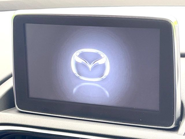 【メーカー純正ナビ】インテリアに溶け込むスタイリッシュな「専用設計」メーカーナビを装備♪視認性や操作性など基本性能にも優れ、より上質なカーライフをお楽しみいただけます。