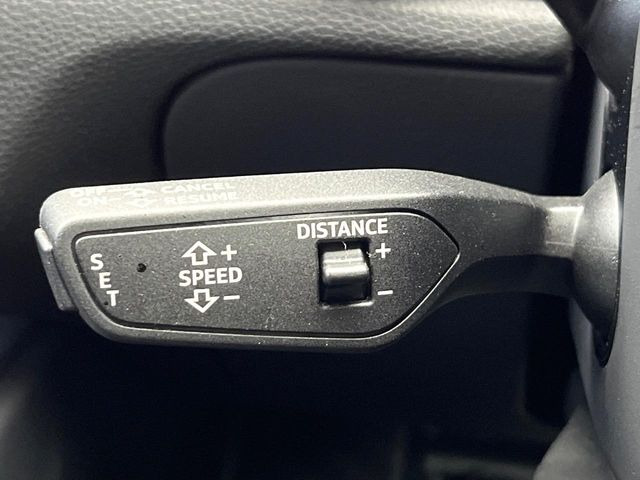 ●レーダークルーズコントロール:前の車との車間距離を一定にとりつつ、一定速度で自動走行してくれる次世代のクルーズコントロール!主に高速道路や自動車専用道路で使用する便利な機能です!
