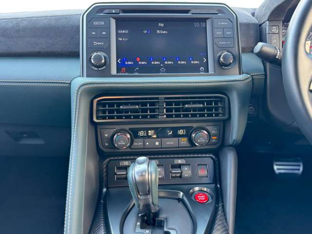 �W����ɂ͏펞GT-R35�̍݌ɂ�10��قǓW�����Ă���܂��B�O���E�����E����A�O���[�h���l�X�ɂȂ�܂��̂ŁA�C�ɂȂ���𐥔�ԋ߂ł����ɂȂ��Ă��������B