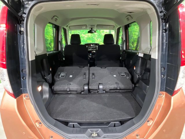 ���i�̂���������ʋ΁A���}���ɏ\���ȉ׎��X�y�[�X���m�ۂ��Ă���܂��B�Z�J���h�V�[�g��|���ƁA�傫�ȉו��̐ύڂ��\�ł���