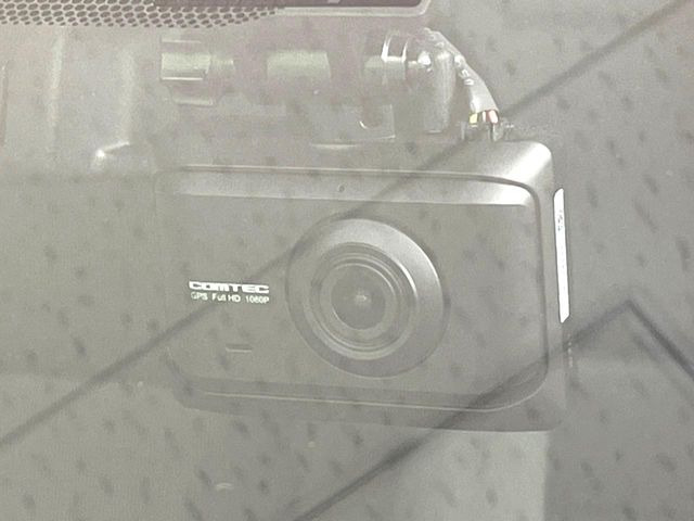 【ドライブレコーダー】安心・安全なカーライフに必須のドライブレコーダーを装備!走行中はもちろん、あおり運転や事故に遭遇した際の状況も映像で記録し、万一のリスクに備えます。