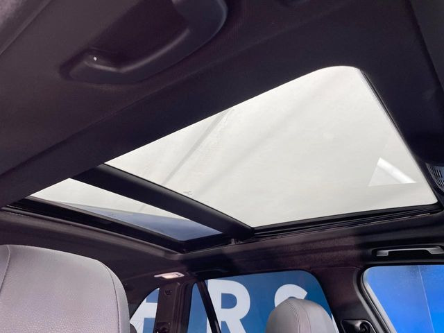 ●サンルーフ:開放感たっぷりの希少装備、サンルーフが装着されています!車内に明かりを取り入れたり景色を楽しむ以外にも、車内の空気も簡単に換気できて快適です!