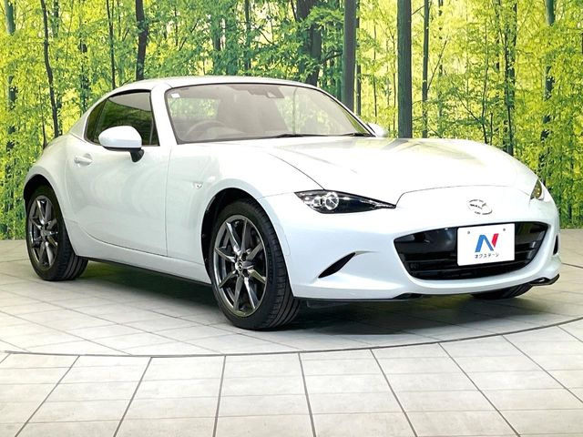 高透明度のガラス皮膜で撥水はもちろん、上質なツヤ・光沢を実現。紫外線や酸性雨から大切な愛車を保護し、色あせ・劣化を防止。「弾スプラッシュコート」、「弾プリミッサコート」からお選びいただけます。