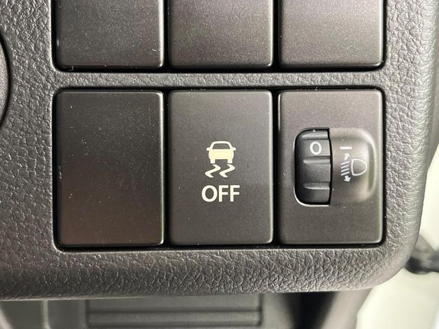 �y������h�~���u�z�ԗ��̉���������m����ƁA�����I�Ɏԗ��̐i�s������ۂ悤�Ɏԗ��𐧌䂵�܂��B�J�̓��ȂǊ���₷���H�ʏ󋵂ł����S�ȉ^�]���\�ł��B