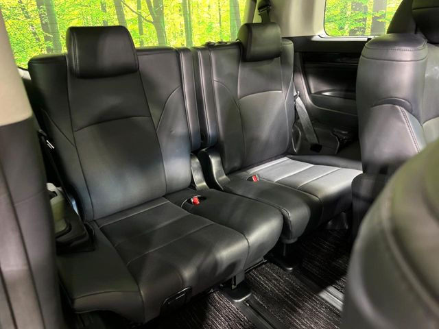3列目シートはもちろん状態良好☆大人でもゆったりと座って頂けますので、大人数でのお出かけもラクラクです♪ご家族で、気の知れた仲間で、ドライブに行くのが楽しみですね♪