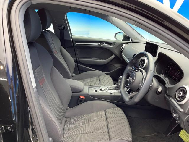 ●シートの使用感:破れ・へたりも少なく、ご覧の通りきれいな状態を維持しております。また、室内クリーニング・コーティングもご用命いただけます。