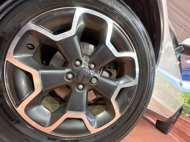 �y����17�C���`�A���~�z�C�[���z�O�ςɃ}�b�`���������A���~�z�C�[���𑕒����Ă���܂��B�e��ЊO�A���~�z�C�[����A�X�^�b�h���X�^�C�����戵�����Ă���܂��B���񂲑��k����������